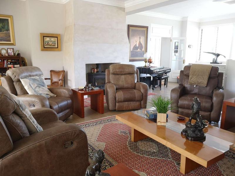 5 Bedroom Property for Sale in Sir Lowrys Pass Village Western Cape